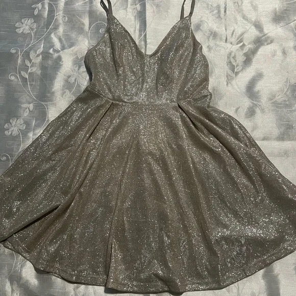 LuLu’s Glitter Metallic Sparkle Skater Dress - Picture 6 of 9